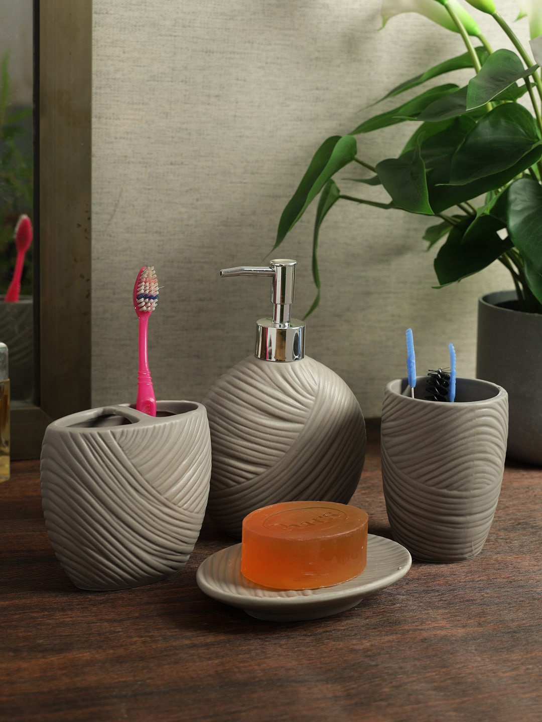 

House Of Accessories Grey 4 Pieces Textured Bath Accessories Set
