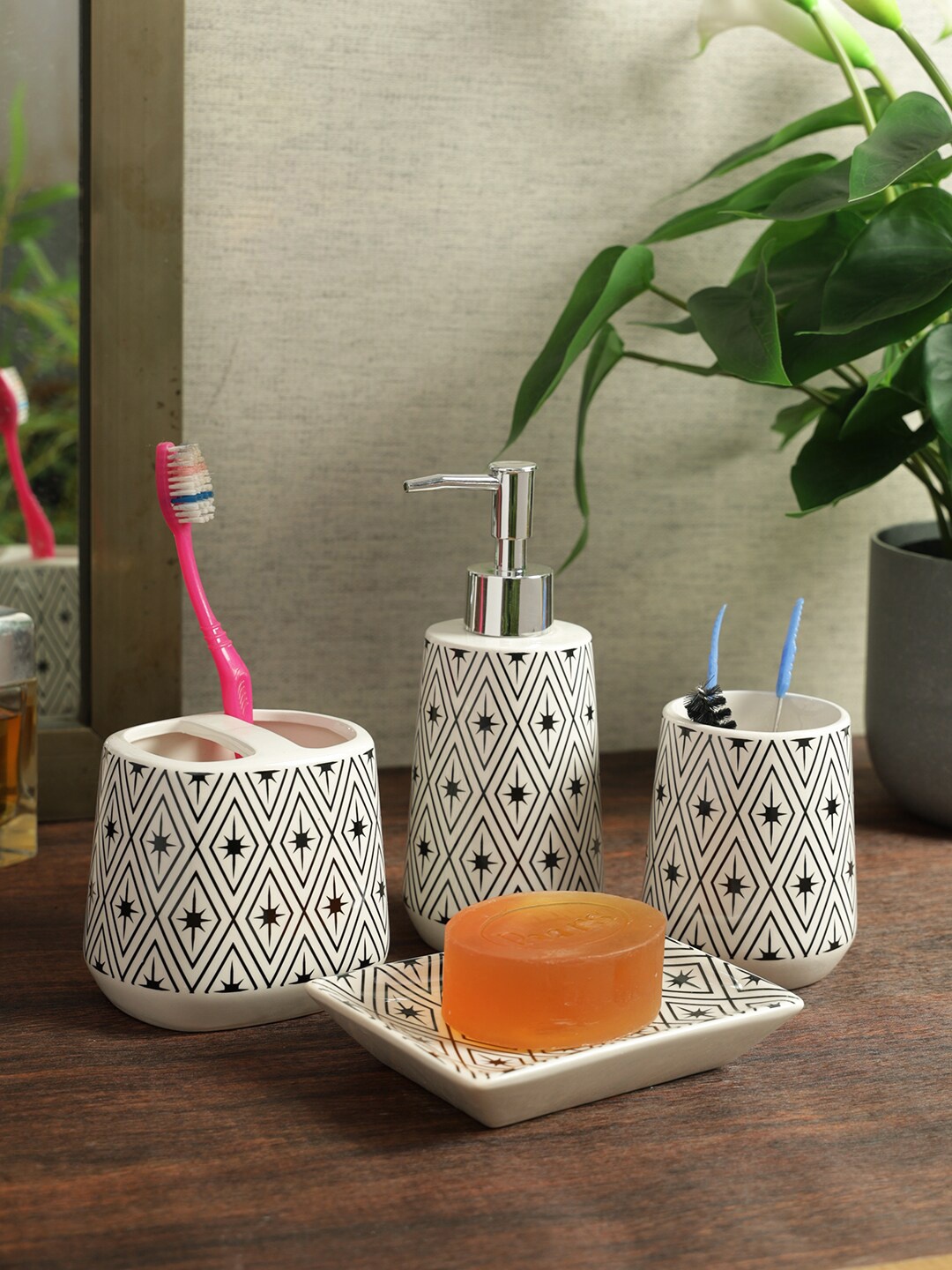

House Of Accessories White & Black 4 Pieces Printed Bathroom Accessories