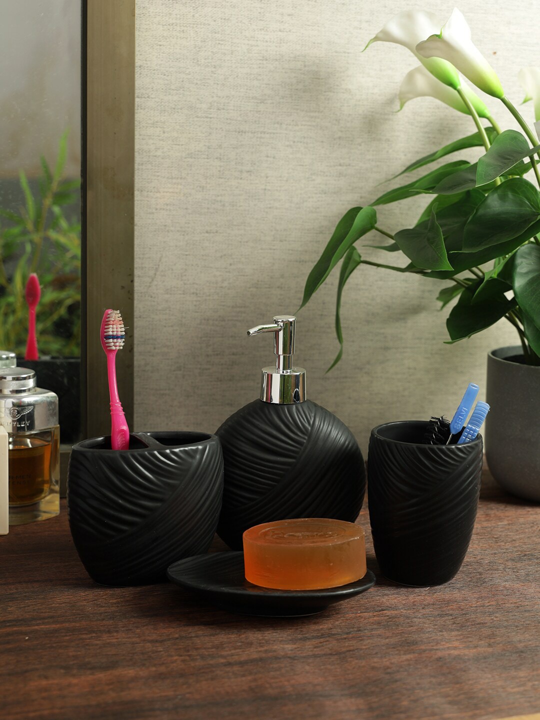 

House Of Accessories Black 4 Pieces Textured Ceramic Bath Accessories Set