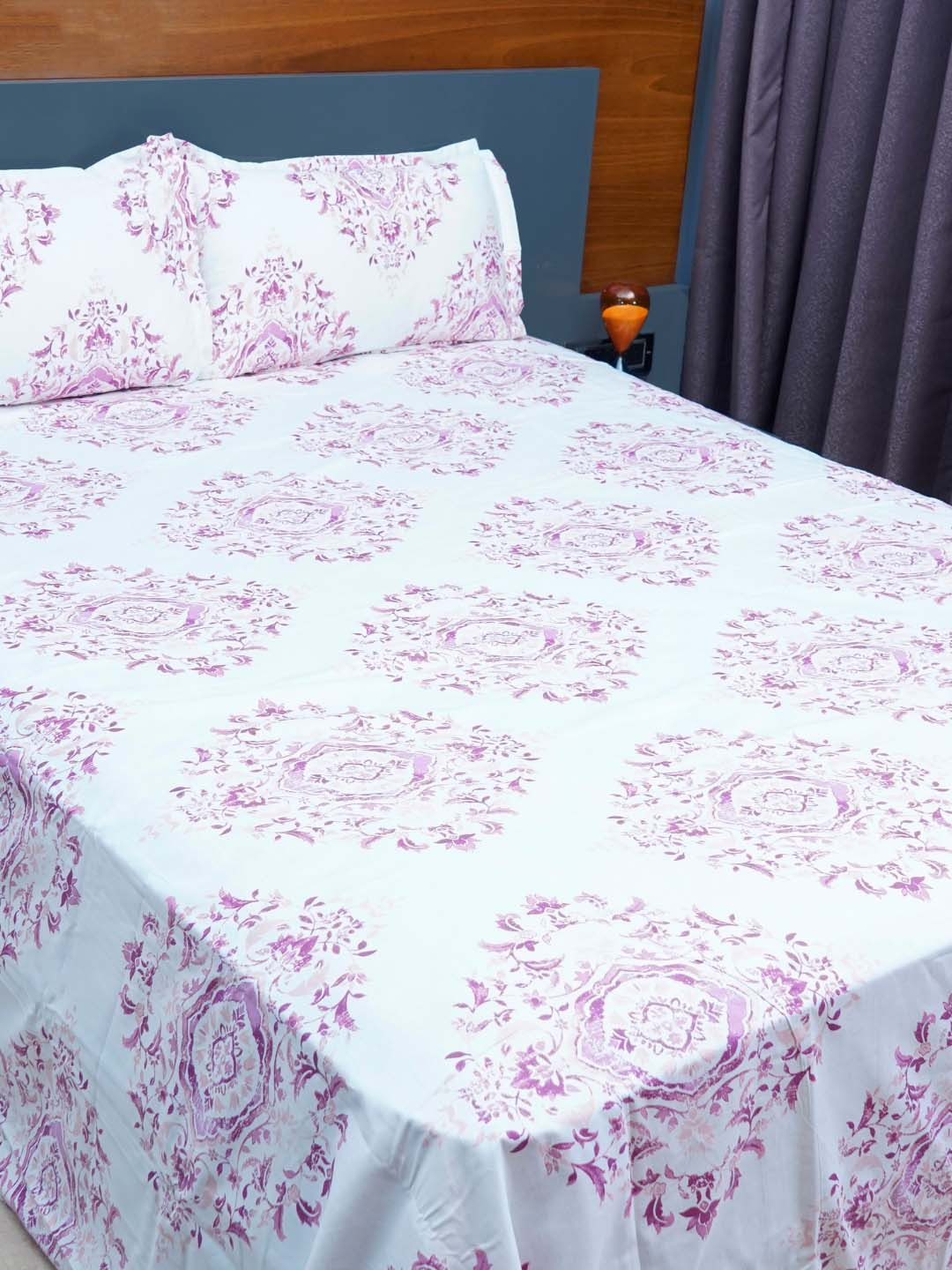 

inizio White & Pink Ethnic Motifs Cotton 240 TC King Bedsheet With 2 Pillow Covers