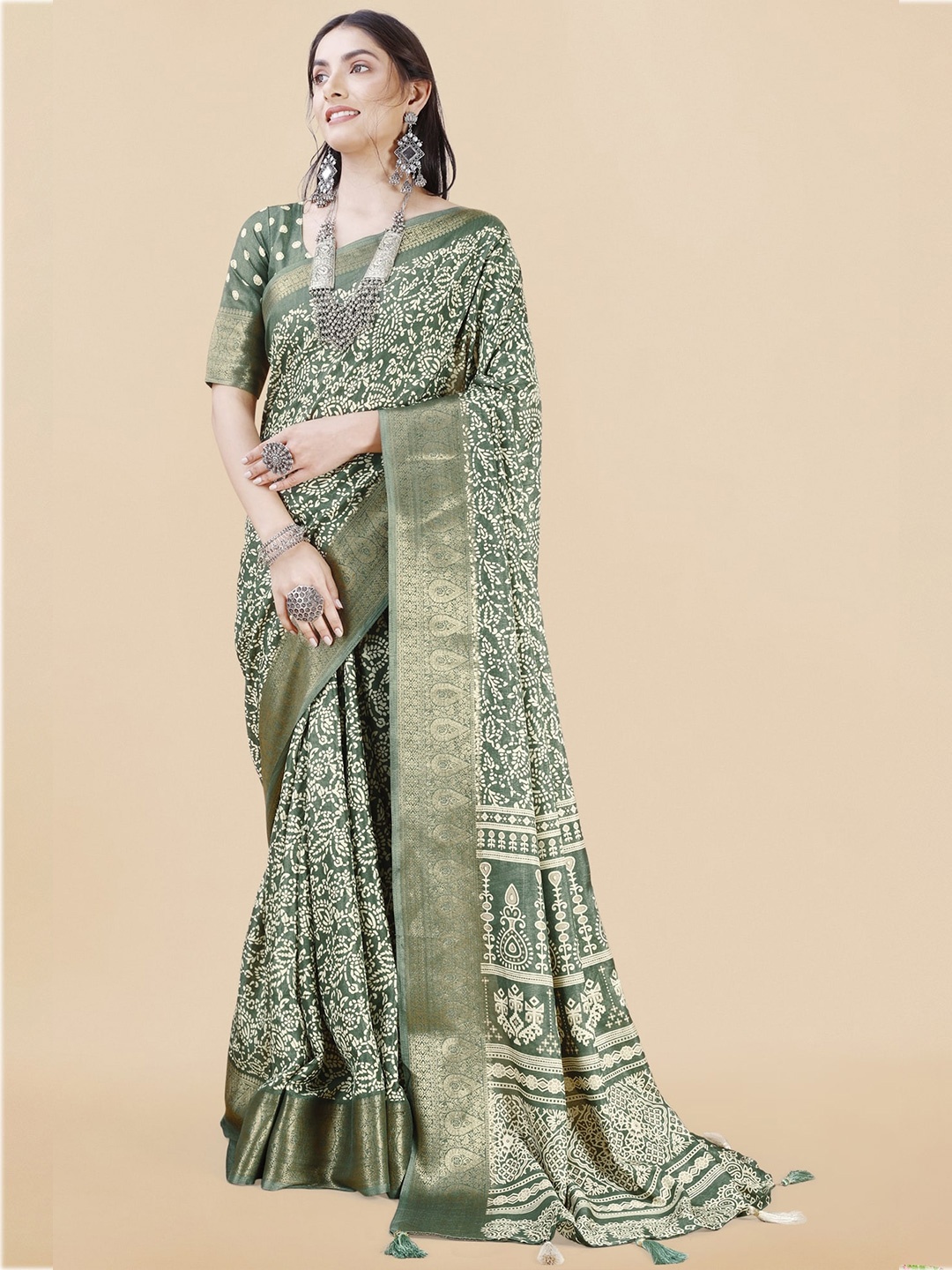 

MIRCHI FASHION Ethnic Motifs Printed Zari Saree, Green