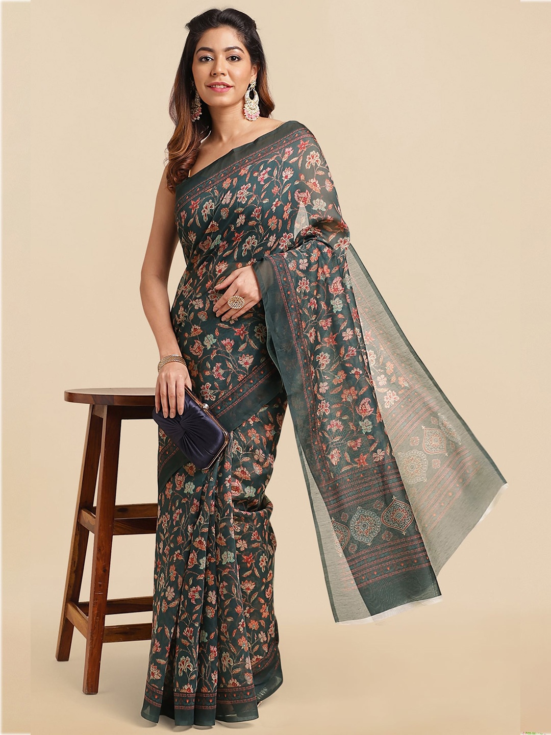 

MIRCHI FASHION Grey & Red Floral Printed Saree
