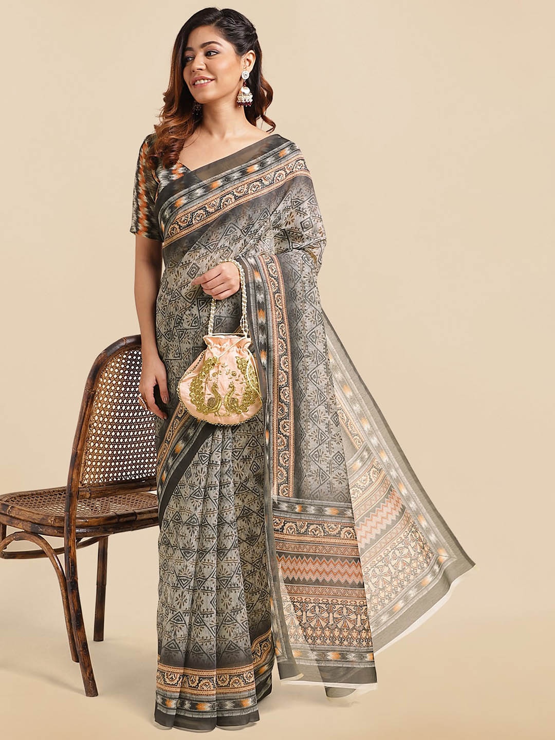 

MIRCHI FASHION Geometric Printed Saree, Grey