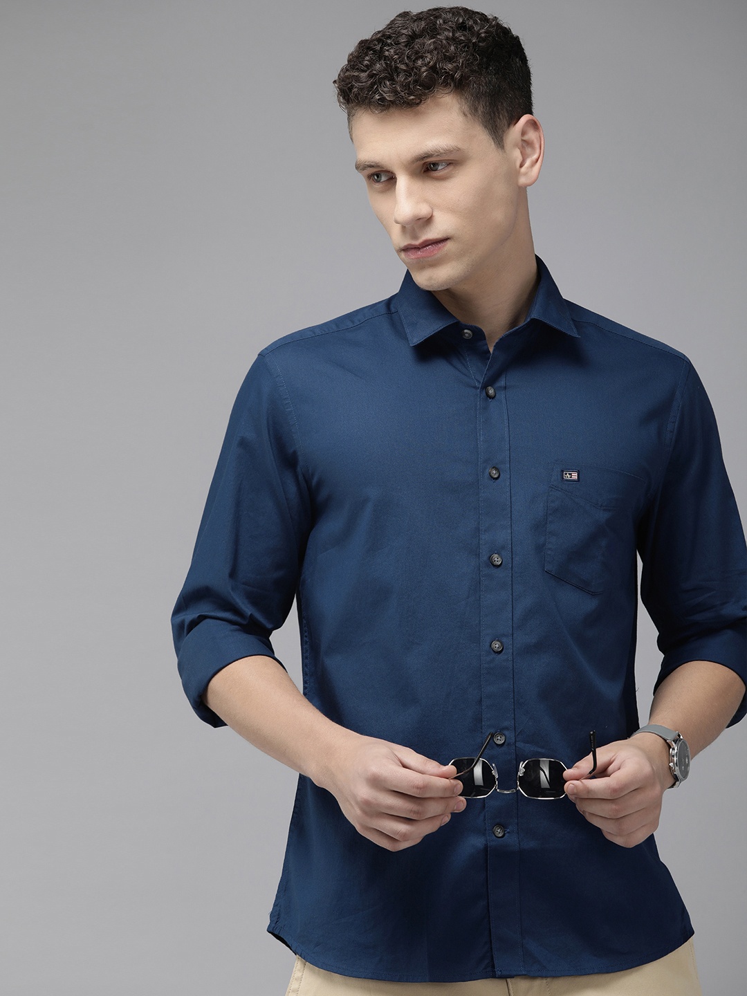 

Arrow Sport Solid Manhattan Slim Fit Pure Cotton Casual Shirt, Navy blue