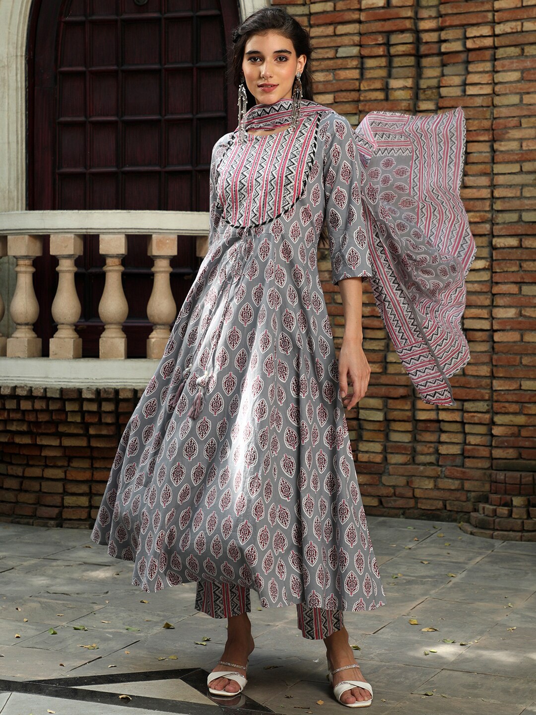 

Jaipur Kurti Ethnic Motifs Printed Pure Cotton Kurta with Trousers & Dupatta, Grey