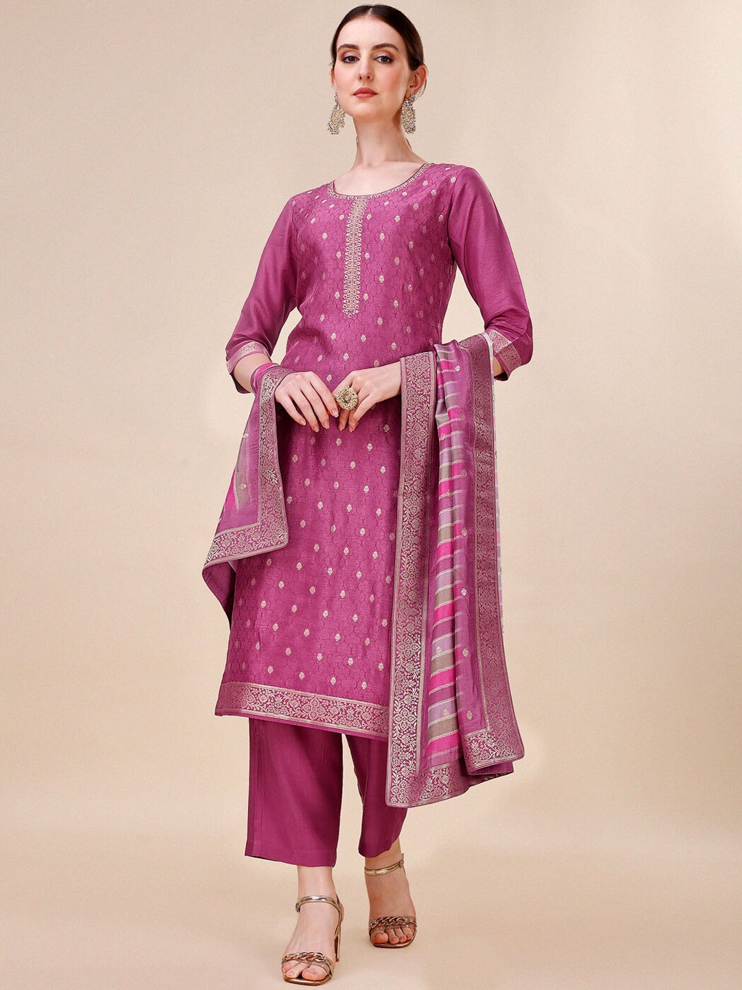 

Seerat Jacquard Dola Silk Kurta With Trousers & Bandhani Print Dupatta, Mauve