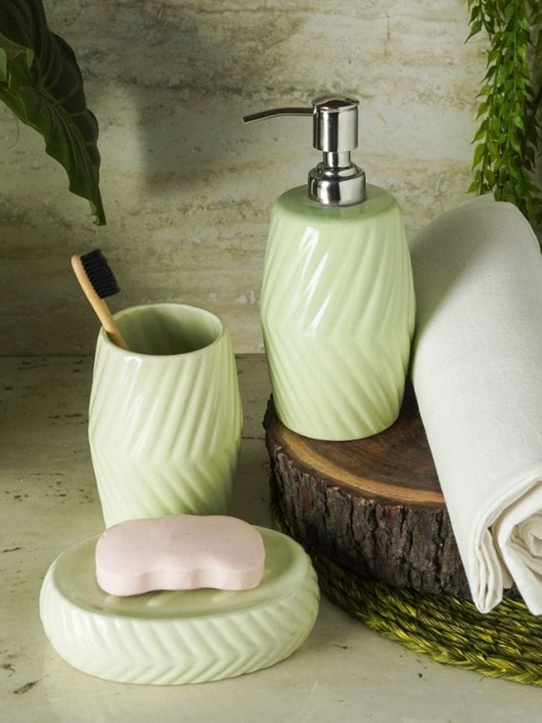 

The Decor Mart Green 3-Pieces Textured Ceramic Bath Accessories Set