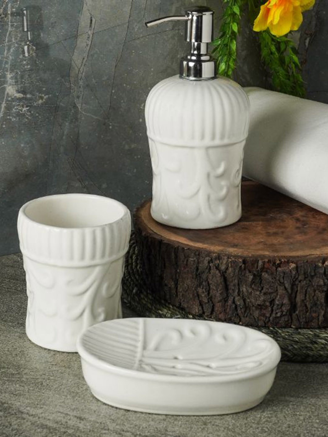 

The Decor Mart White 3 Pieces Textured Bathroom Accessories Set