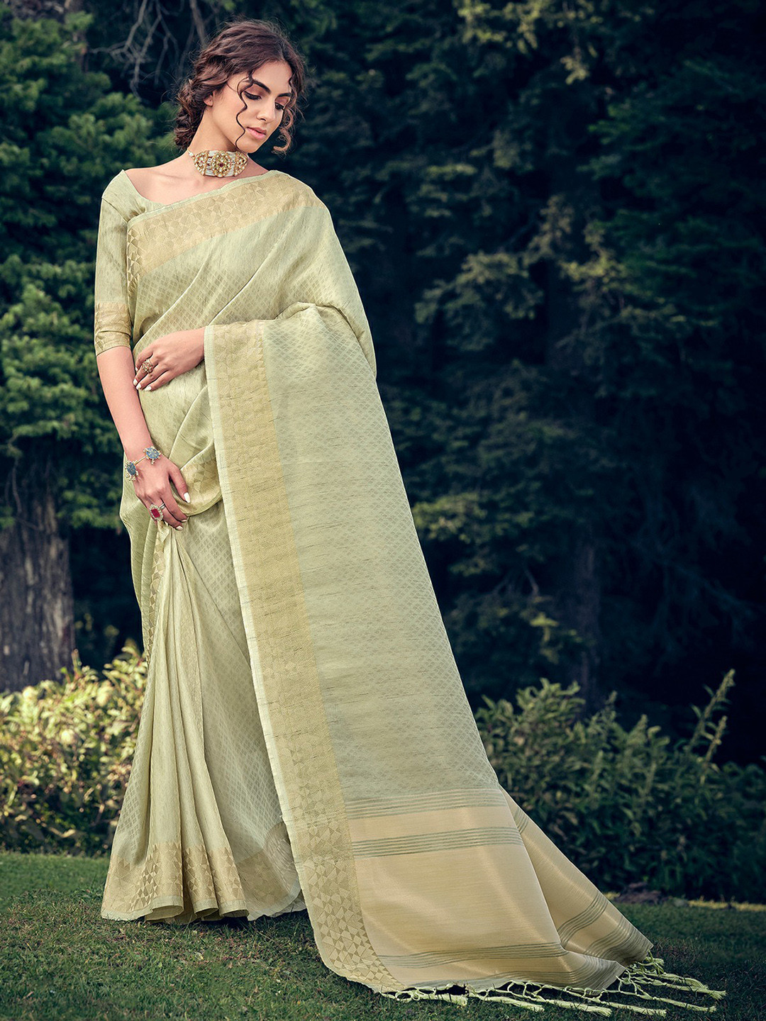 

ODETTE Ethnic Motifs Woven Design Zari Detail Saree, Green