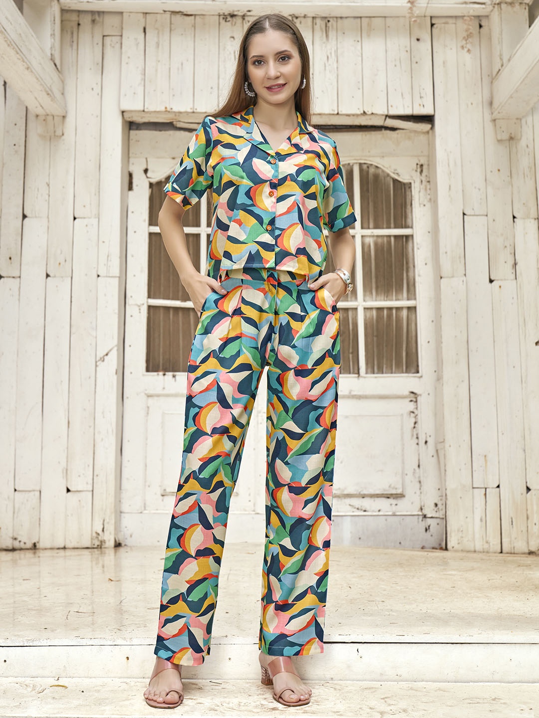 

Anouk Green Geometric Printed Lapel Collar Shirt With Trouser