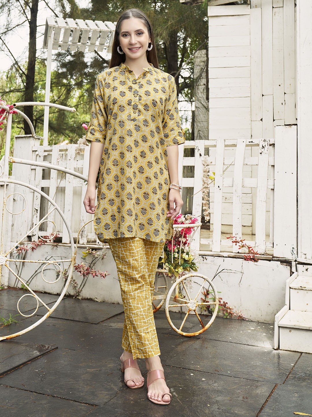 

Anouk Ethnic Motifs Printed Regular Pure Cotton Kurta With Trousers, Lime green