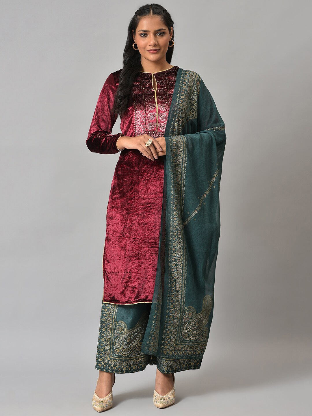 

WISHFUL Floral Yoke Design Keyhole Neck Sequinned Kurta with Palazzos & Dupatta, Red