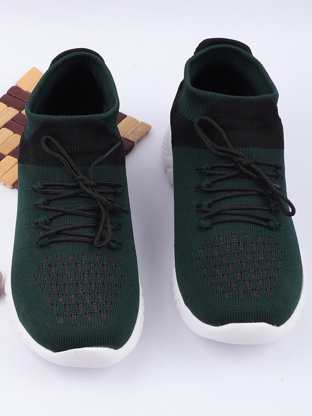 

TPENT Men Anti Odour Slip-On Running Shoes, Green