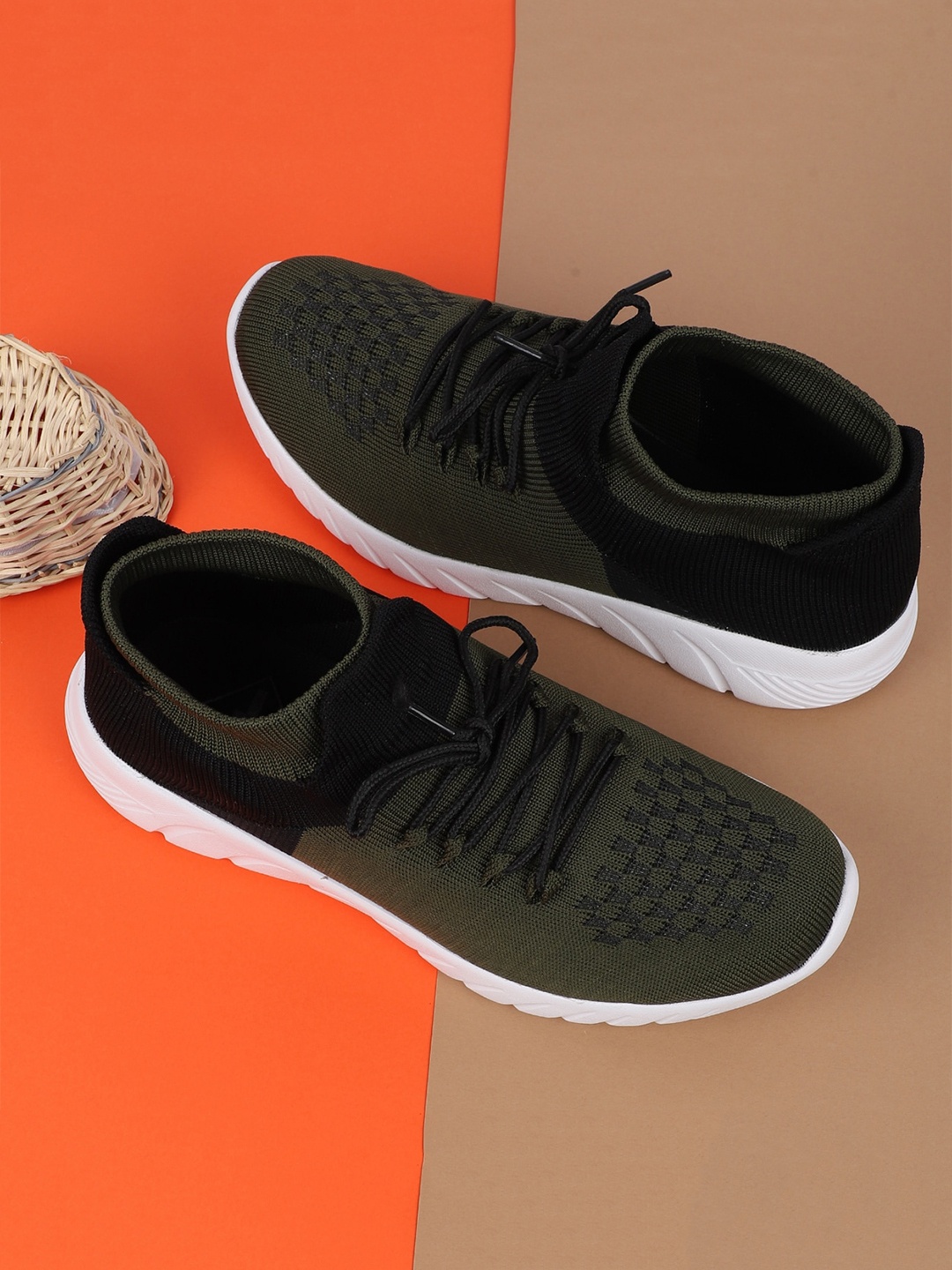 

TPENT Men Anti Odour Slip-On Running Shoes, Olive