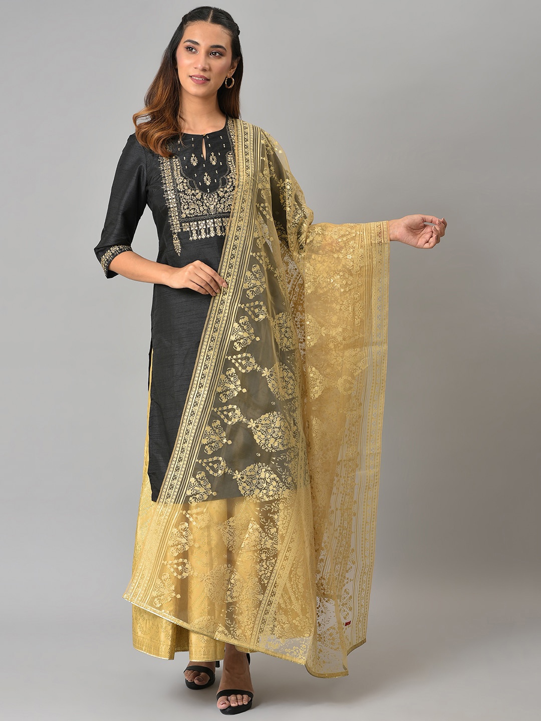 

W Floral Embroidered Dupatta, Gold