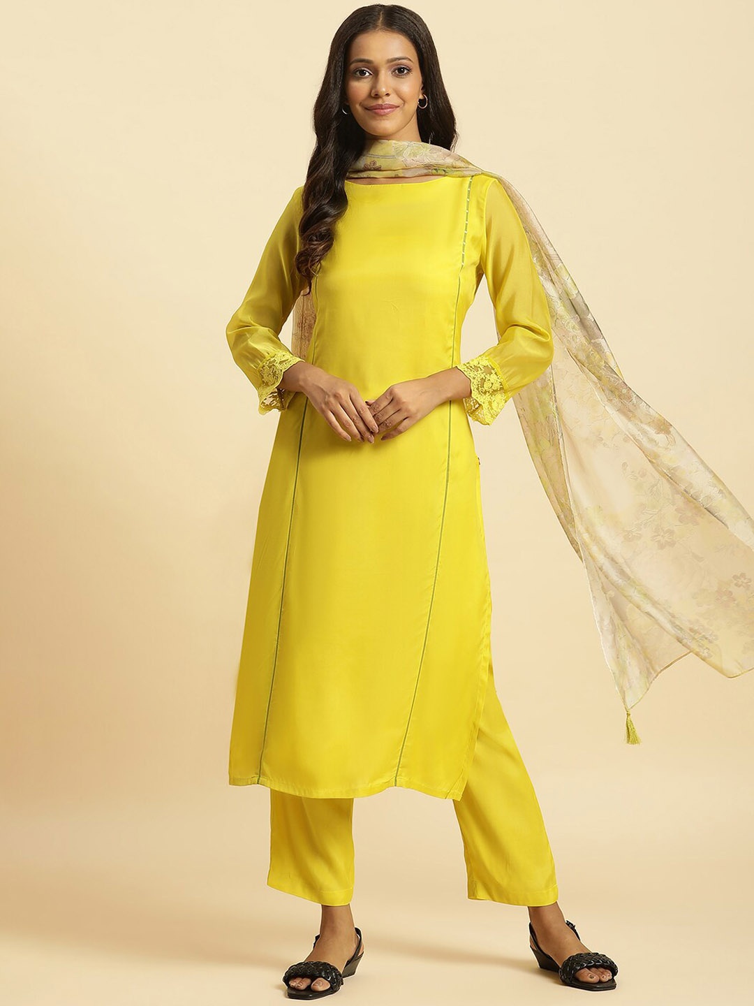 

W Round Neck Regular Kurta With Straight Trousers & Dupatta, Green