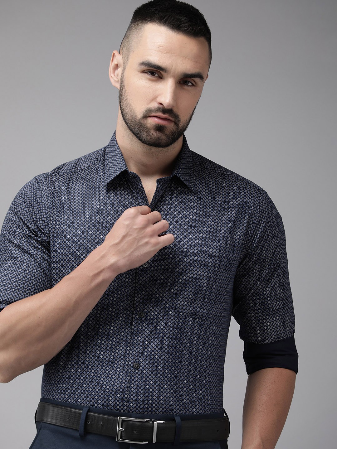 

Arrow Pure Cotton Manhattan Slim Fit Geometric Printed Formal Shirt, Navy blue