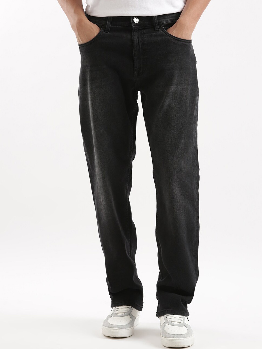 

WROGN Men Clean Look Mid Rise Light Fade Jeans, Black