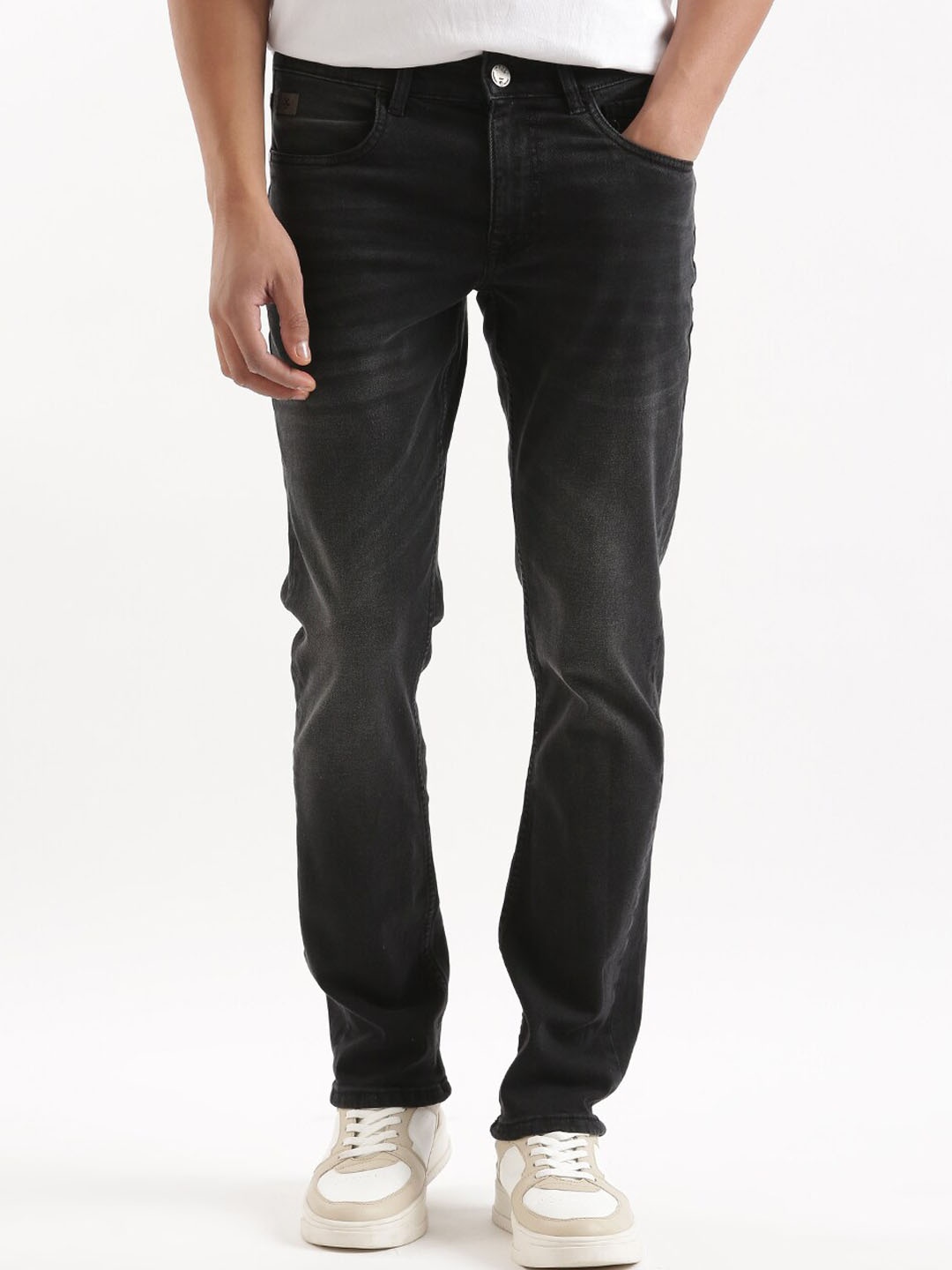 

WROGN Men Clean Look Mid Rise Light Fade Jeans, Black