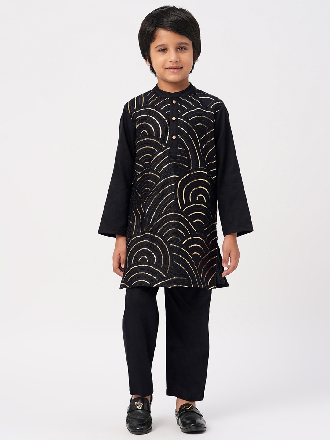 

LIL DRAMA Boys Embroidered Regular Pure Cotton Kurta with Pyjamas, Black