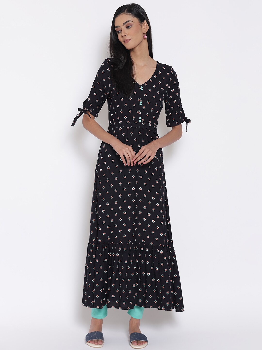 

AURELIA Floral Printed Regular Kurta With Leggings, Black