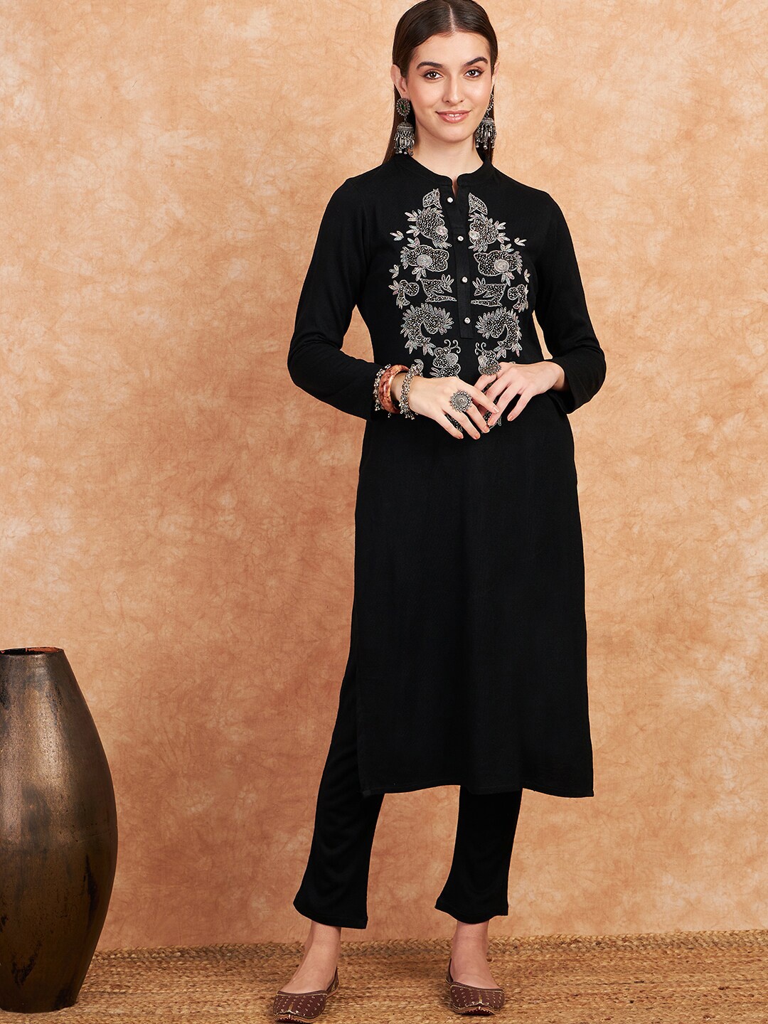 

Sangria Floral Embroidered Straight Kurta With Trouser, Black