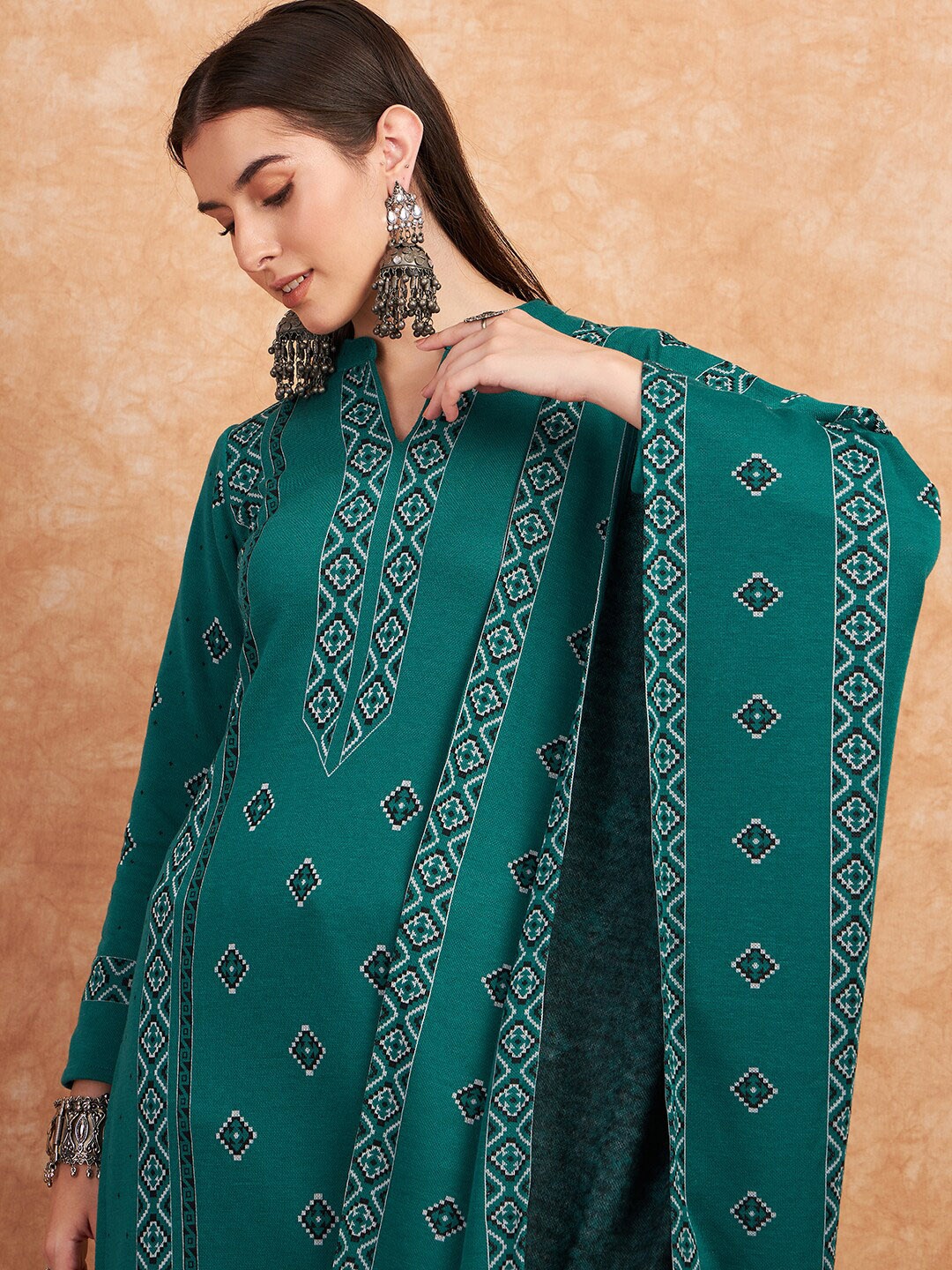 

Sangria Woven Design Mandarin Collar Winter Kurta & Trouser With Dupatta, Green