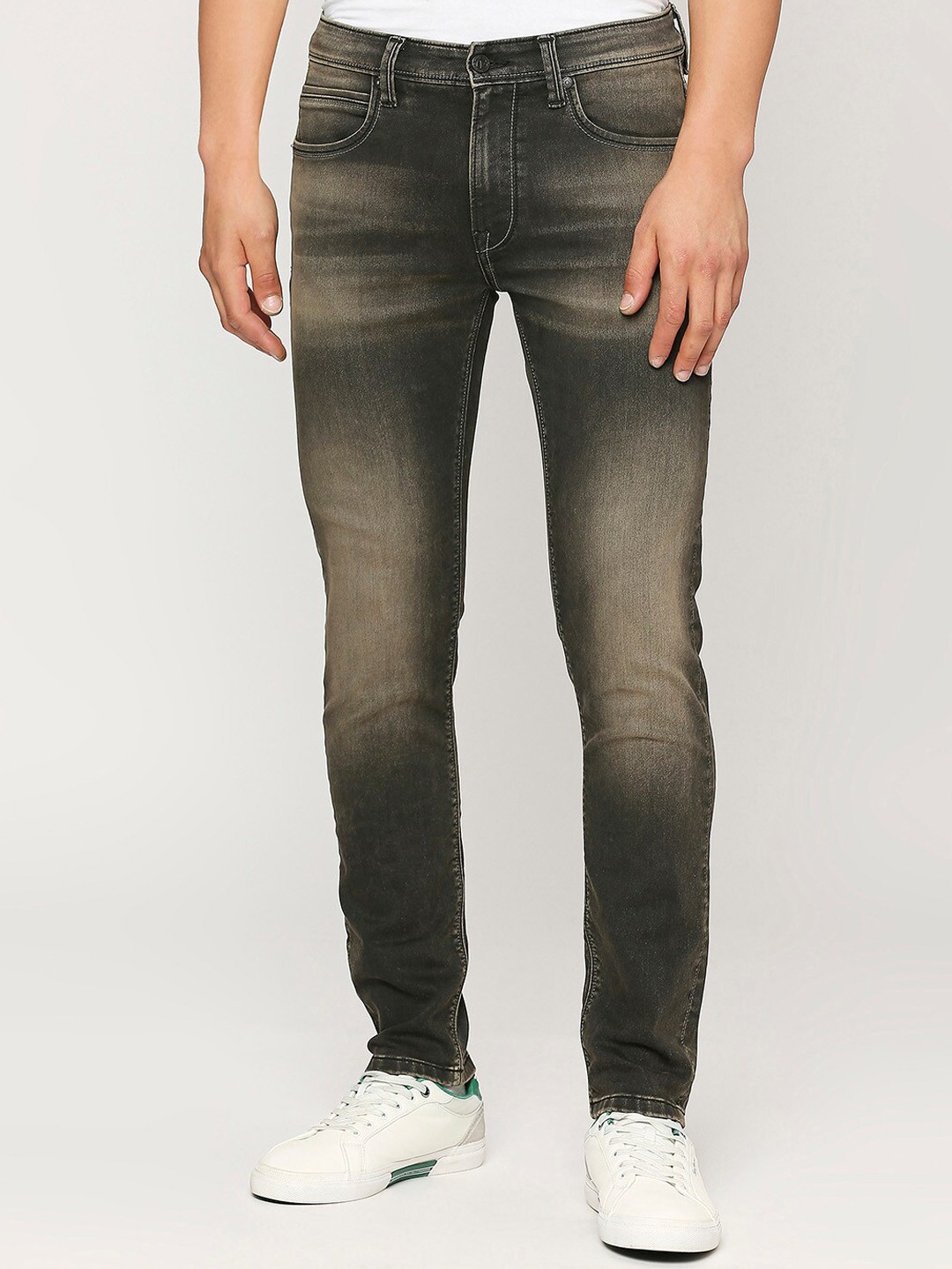 

Pepe Jeans Men Slim Fit Low Rise Clean Look Heavy Fade Stretchable Jeans, Black