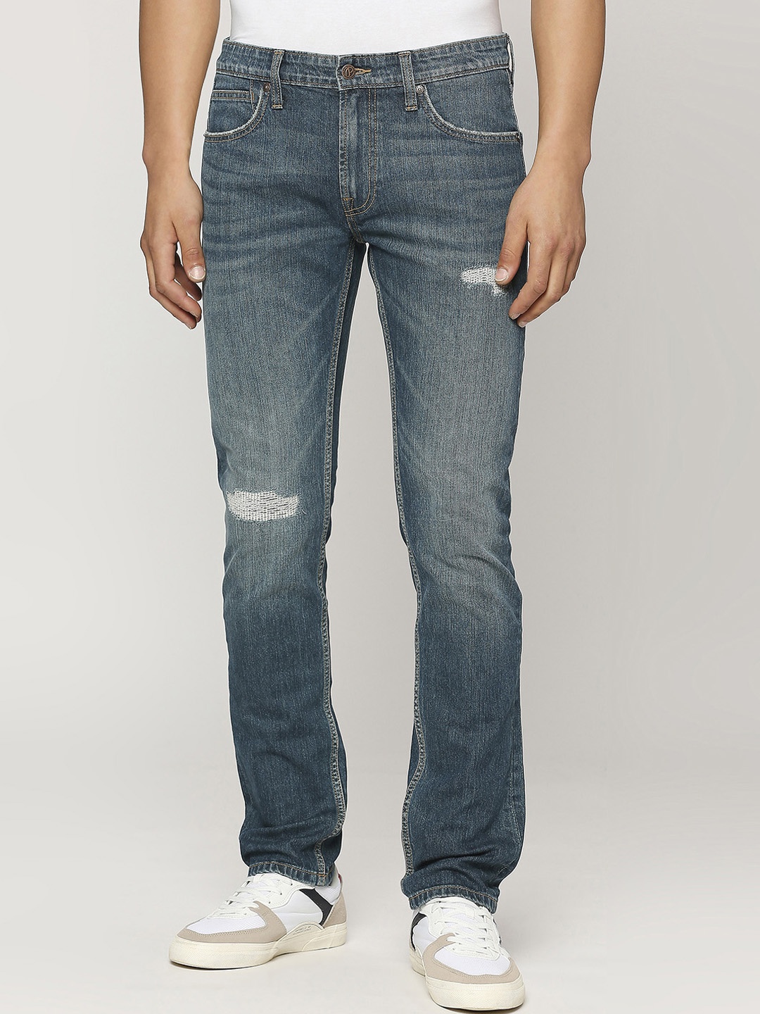 

Pepe Jeans Men Slim Fit Mildly Distressed Light Fade Stretchable Jeans, Blue