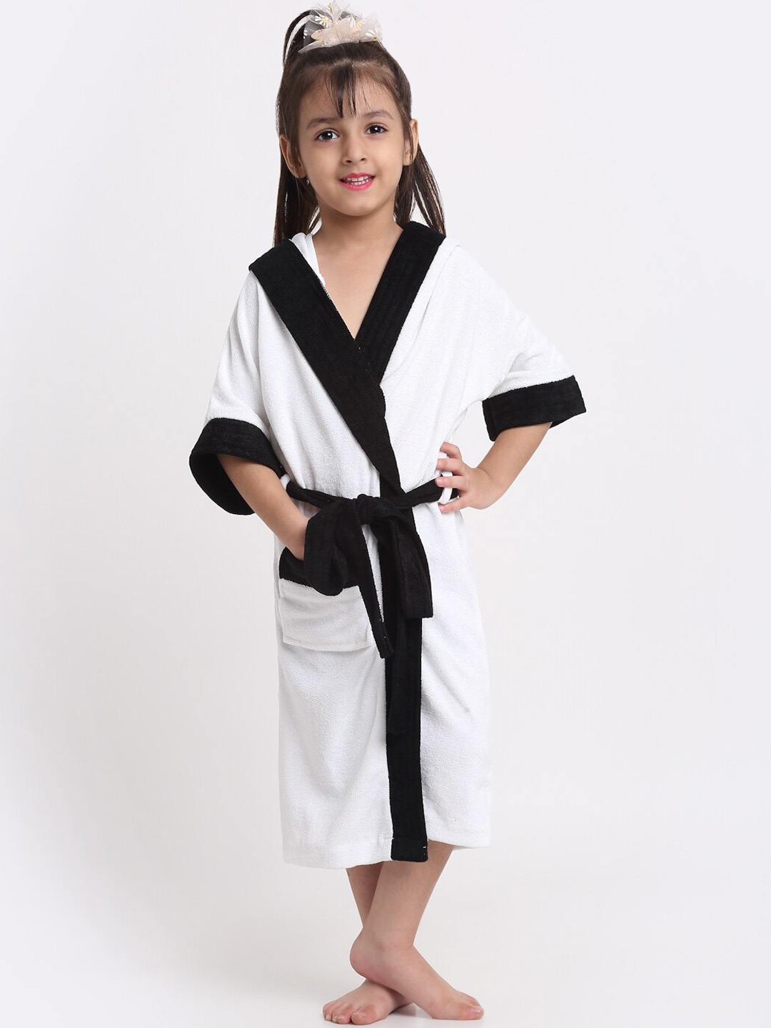 

Creeva Kid Girls Hooded Bathrobe, White