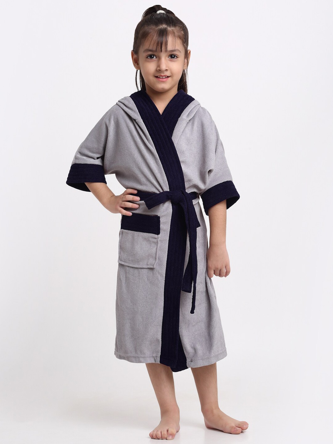 

Creeva Kid Girls Hooded Bathrobe, Grey