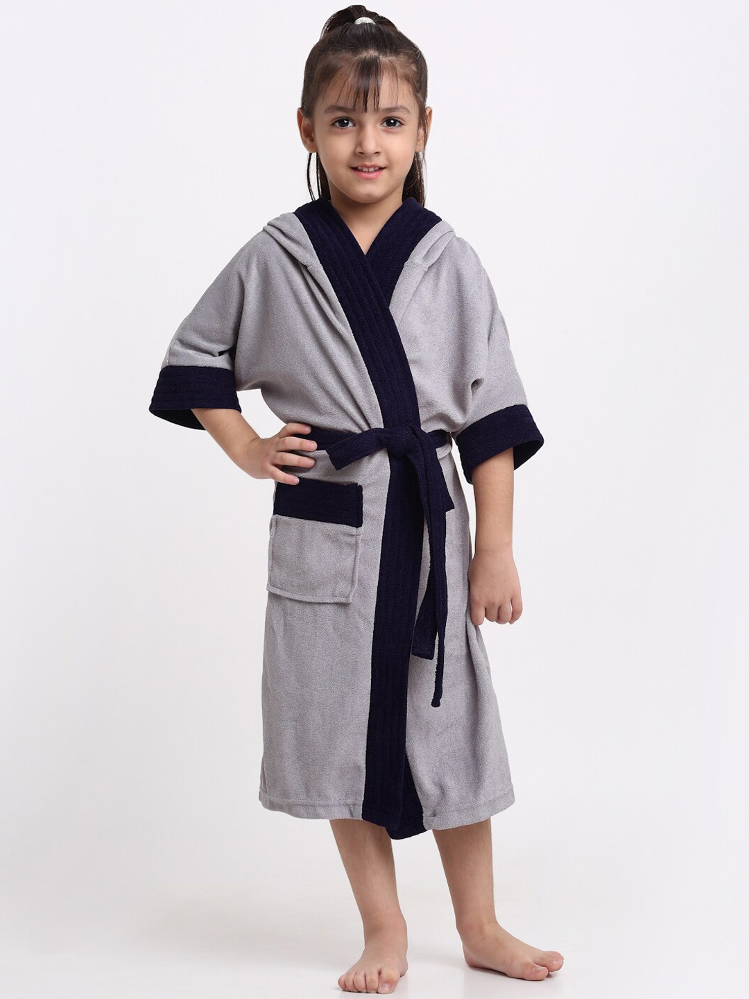 

Creeva Kid Girls Hooded Bathrobe, Grey