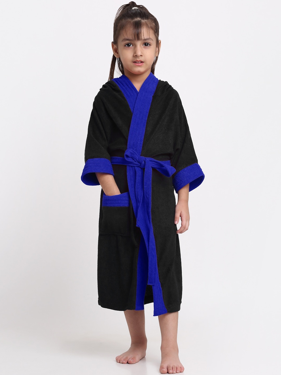 

Creeva Solid Hooded Bath Robe, Black