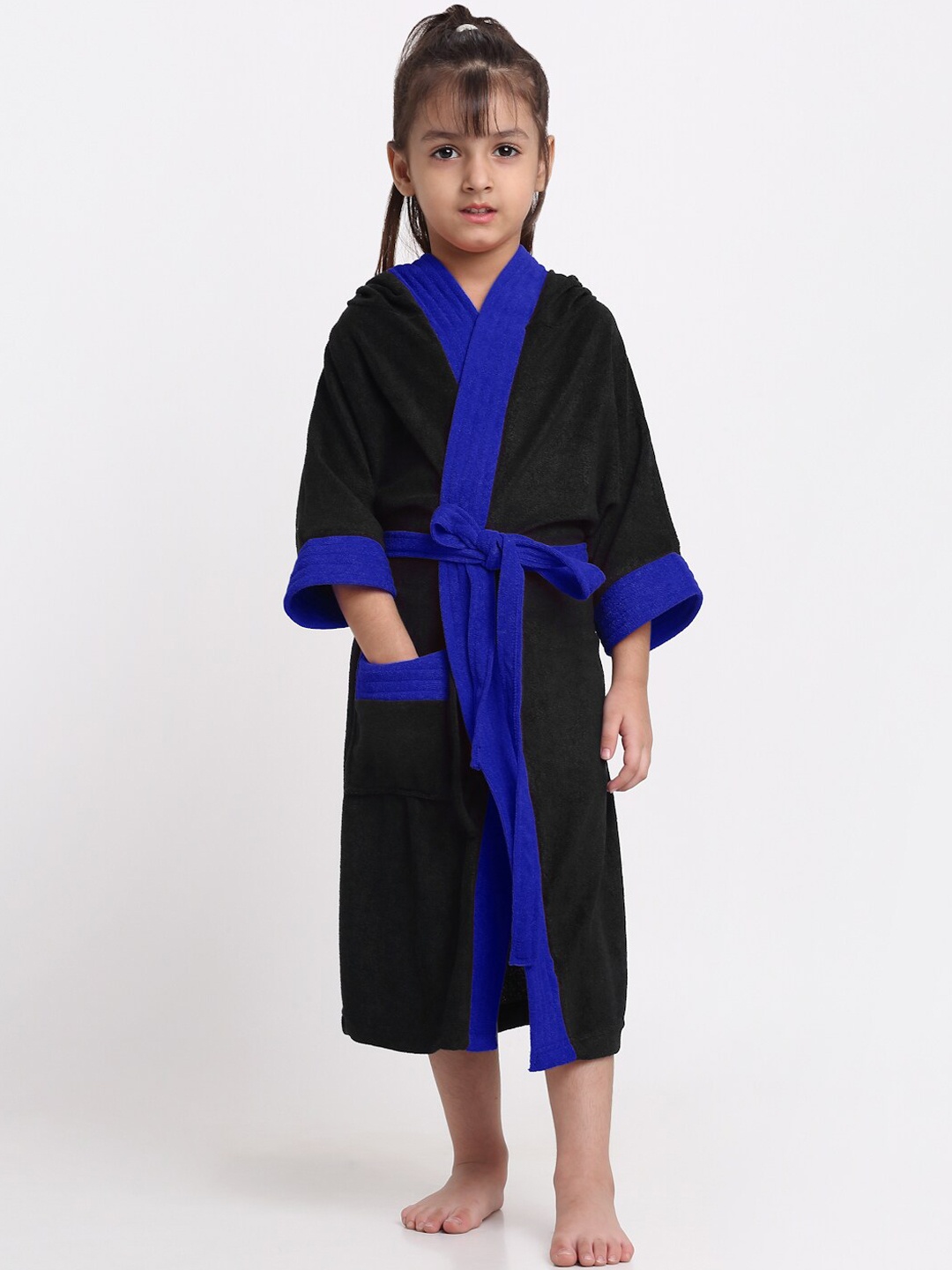 

Creeva Solid Hooded Bath Robe, Black