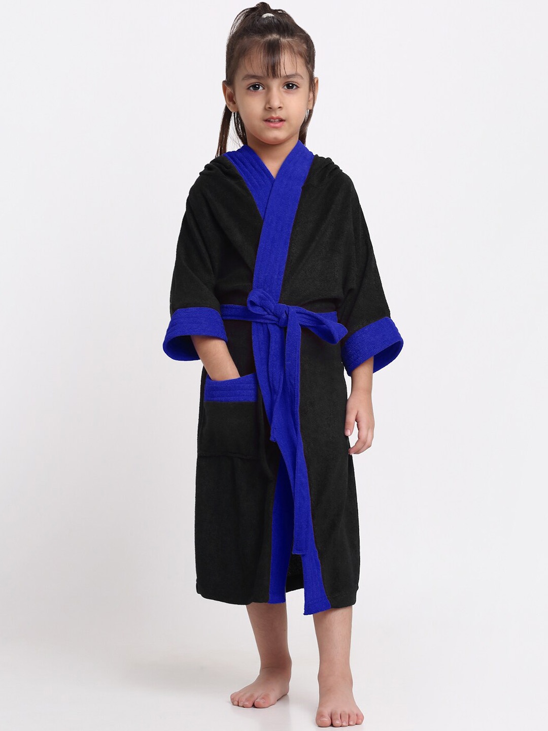 

Creeva Solid Hooded Bath Robe, Black