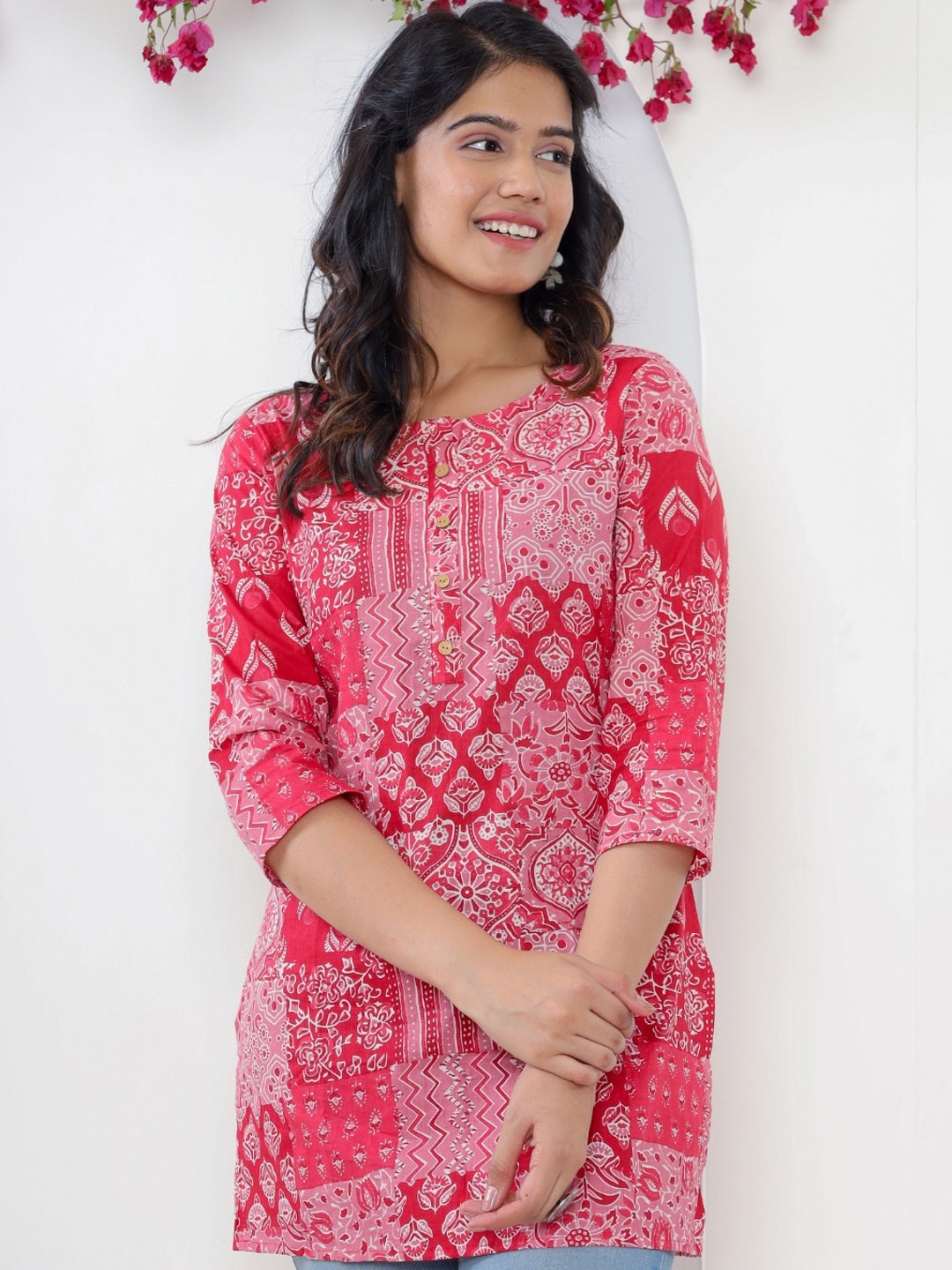 

VEDANA Floral Printed Pure Cotton A-Line Kurti, Pink