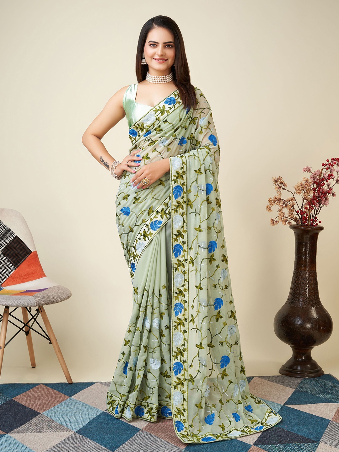 

VAIRAGEE Floral Embroidered Net Saree, Olive