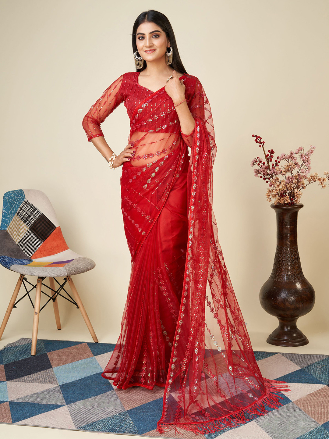 

VAIRAGEE Floral Embroidered Sequinned Net Saree, Red