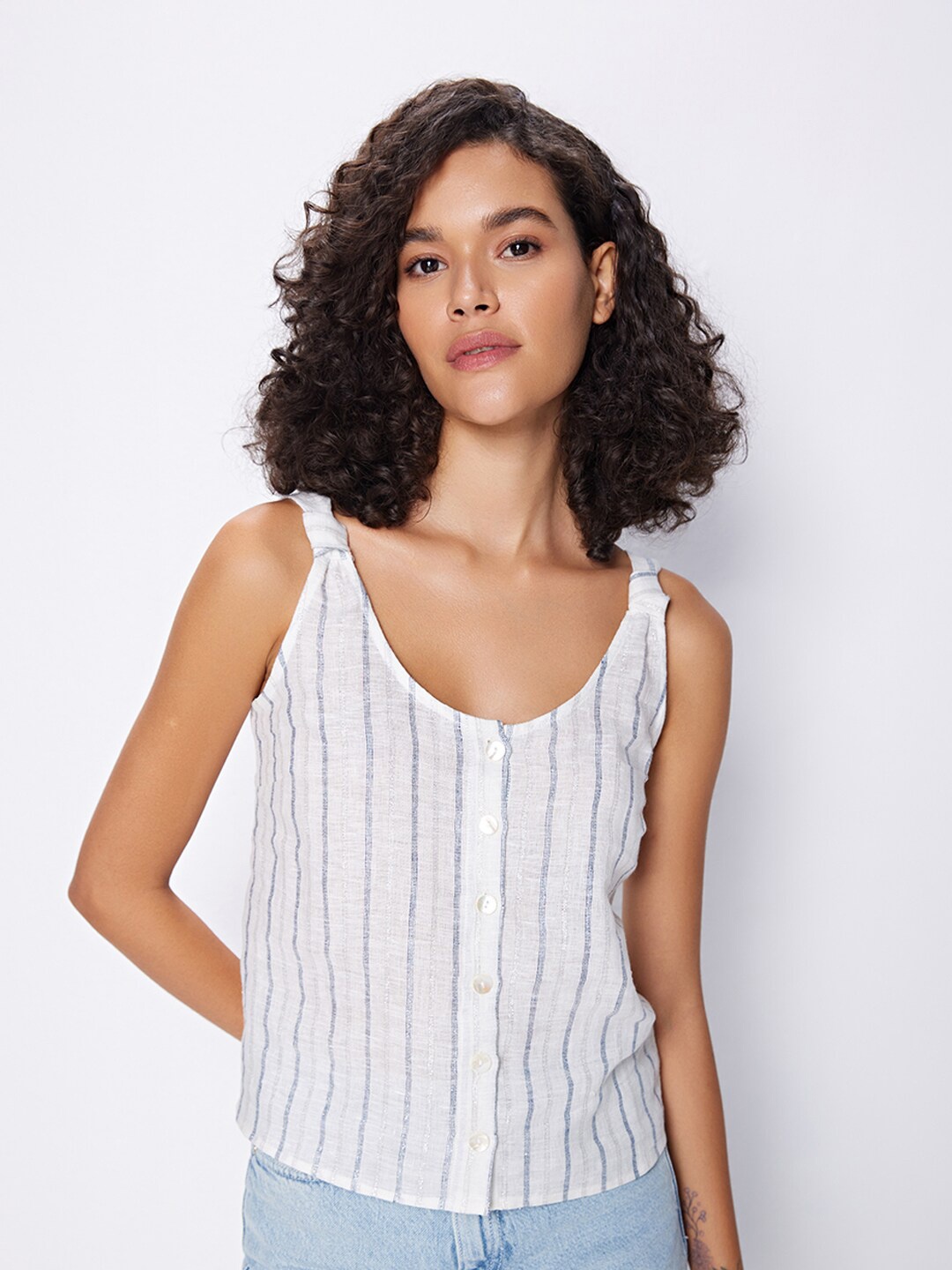 

COVER STORY White Striped Scoop Neck Cotton Regular Top