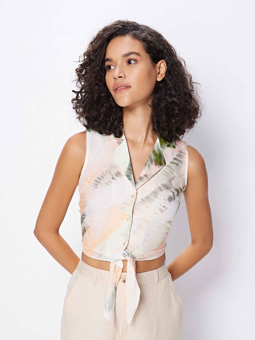 

COVER STORY Beige Abstract Printed Shirt Collar Sleeveless Shirt Style Top