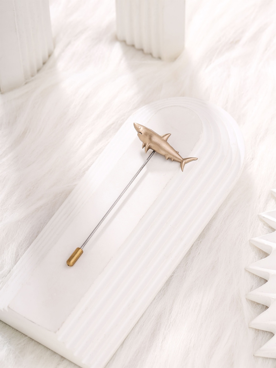 

COSA NOSTRAA Shark Charm Brooch, Gold