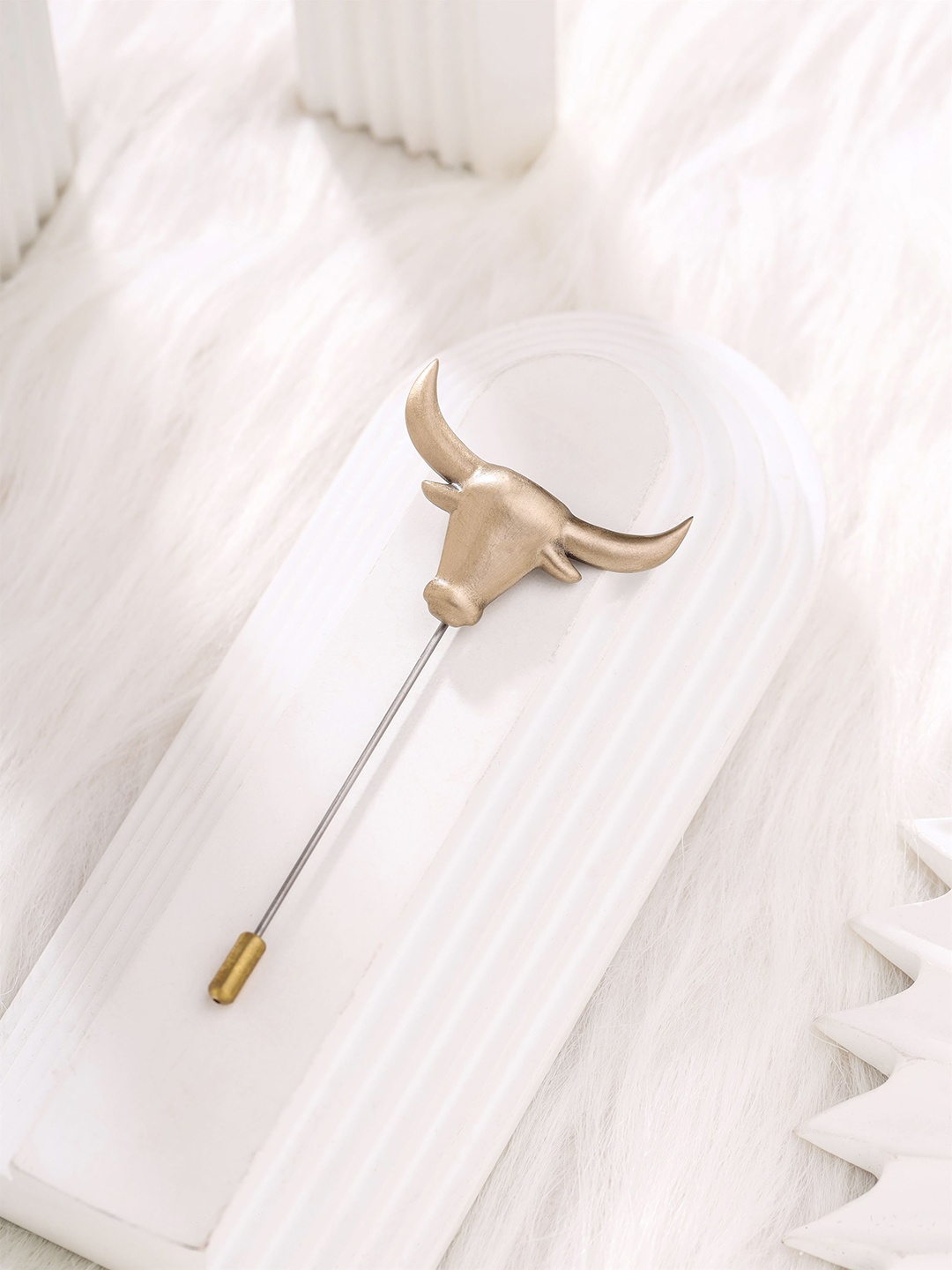 

COSA NOSTRAA Bold Bull Lapel Pin, Gold