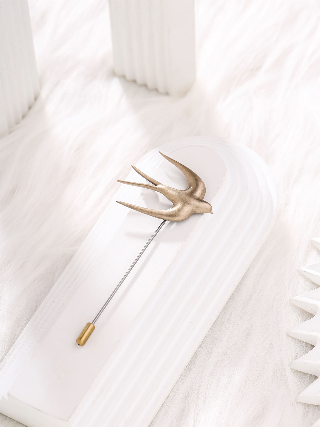 

COSA NOSTRAA Men Wonder Flight Lapel Pin, Metallic