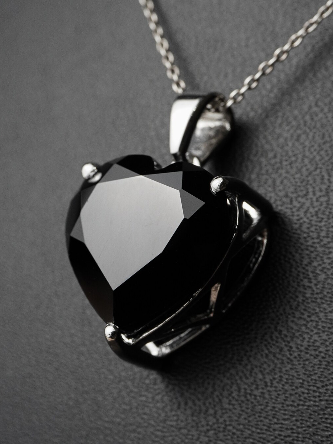 

HIFLYER JEWELS Stone Studded Sterling silver Heart Shaped Pendant, Black