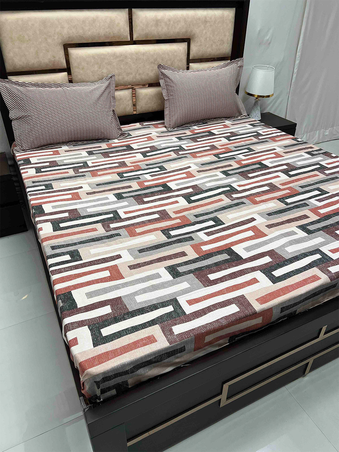 

Pure Decor Lifestyle White & Grey Geometric Cotton 300 TC King Bedsheet & 2 Pillow Covers