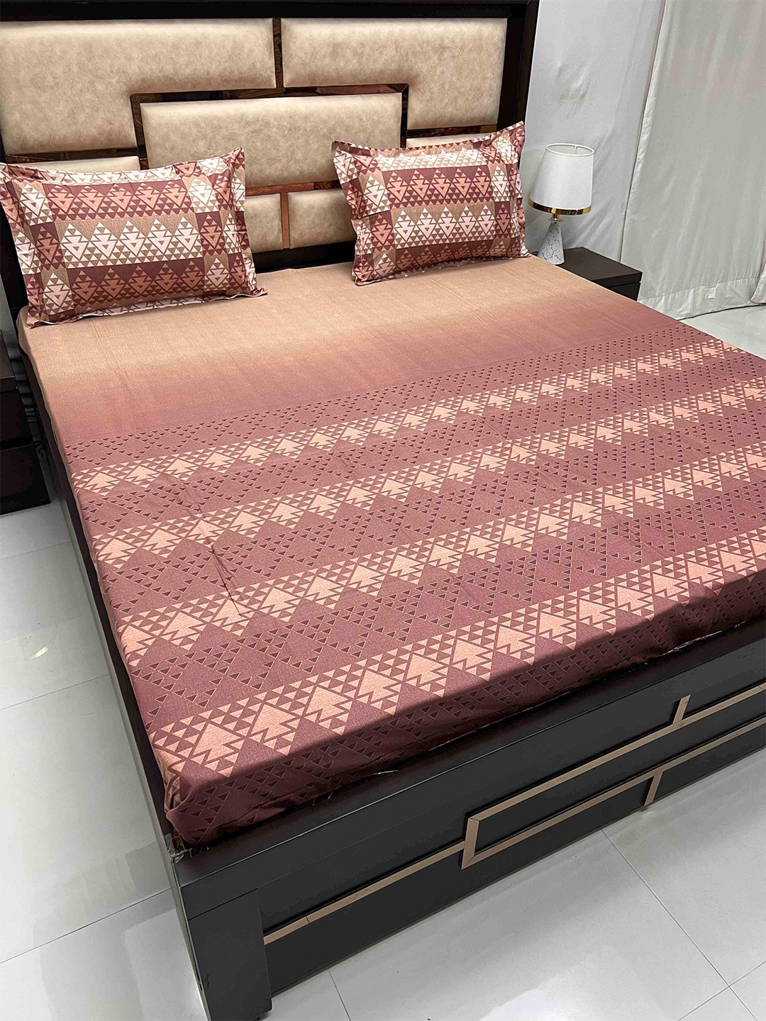 

Pure Decor Lifestyle Brown Geometric Pure Cotton 300 TC King Bedsheet with 2 Pillow Covers