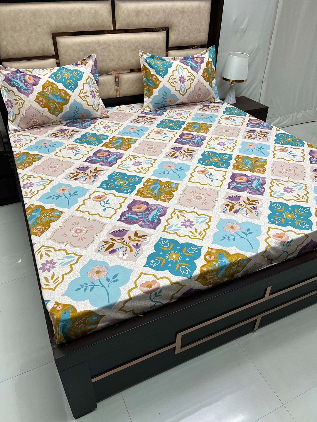 

Pure Decor Amulya Green & Purple Floral 230 TC Queen Bedsheet with 2 Pillow Covers