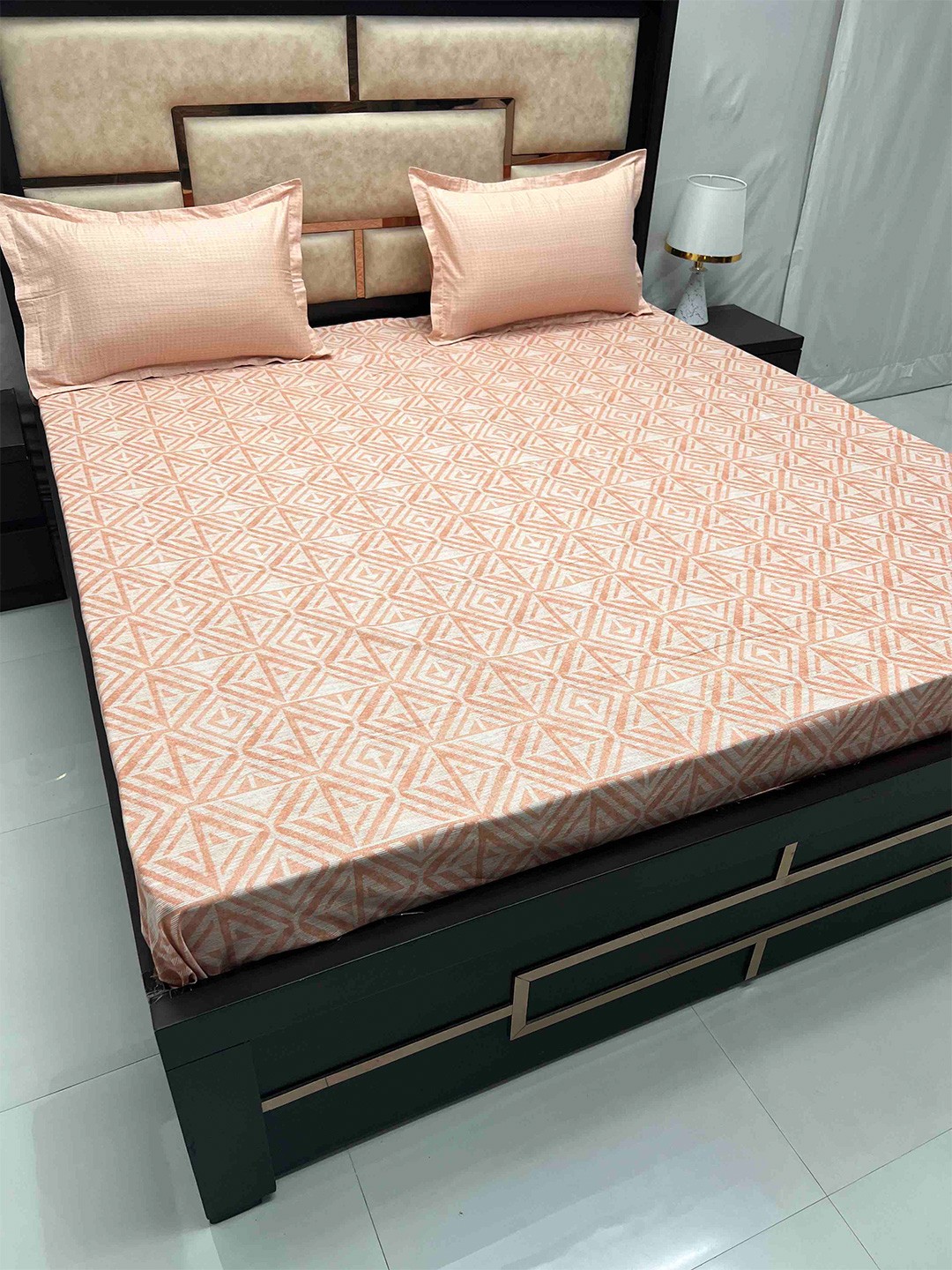 

Pure Decor Lifestyle Orange Geometric Pure Cotton 300 TC King Bedsheet & 2 Pillow Covers