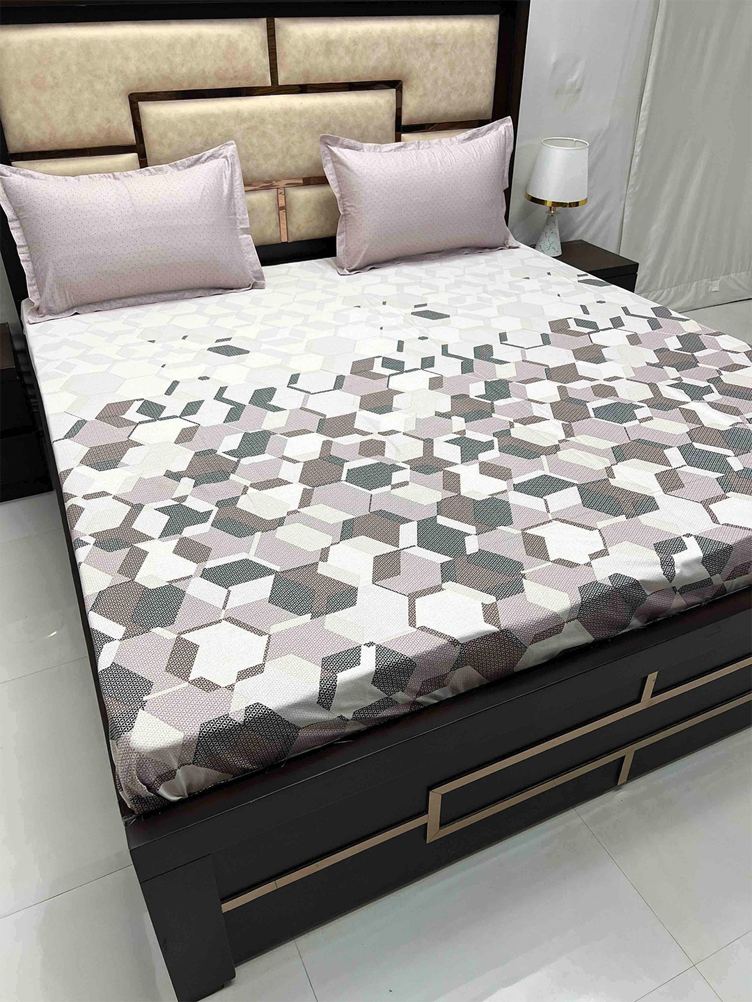 

Pure Decor Lifestyle Purple Geometric Pure Cotton 300 TC King Bedsheet & 2 Pillow Covers