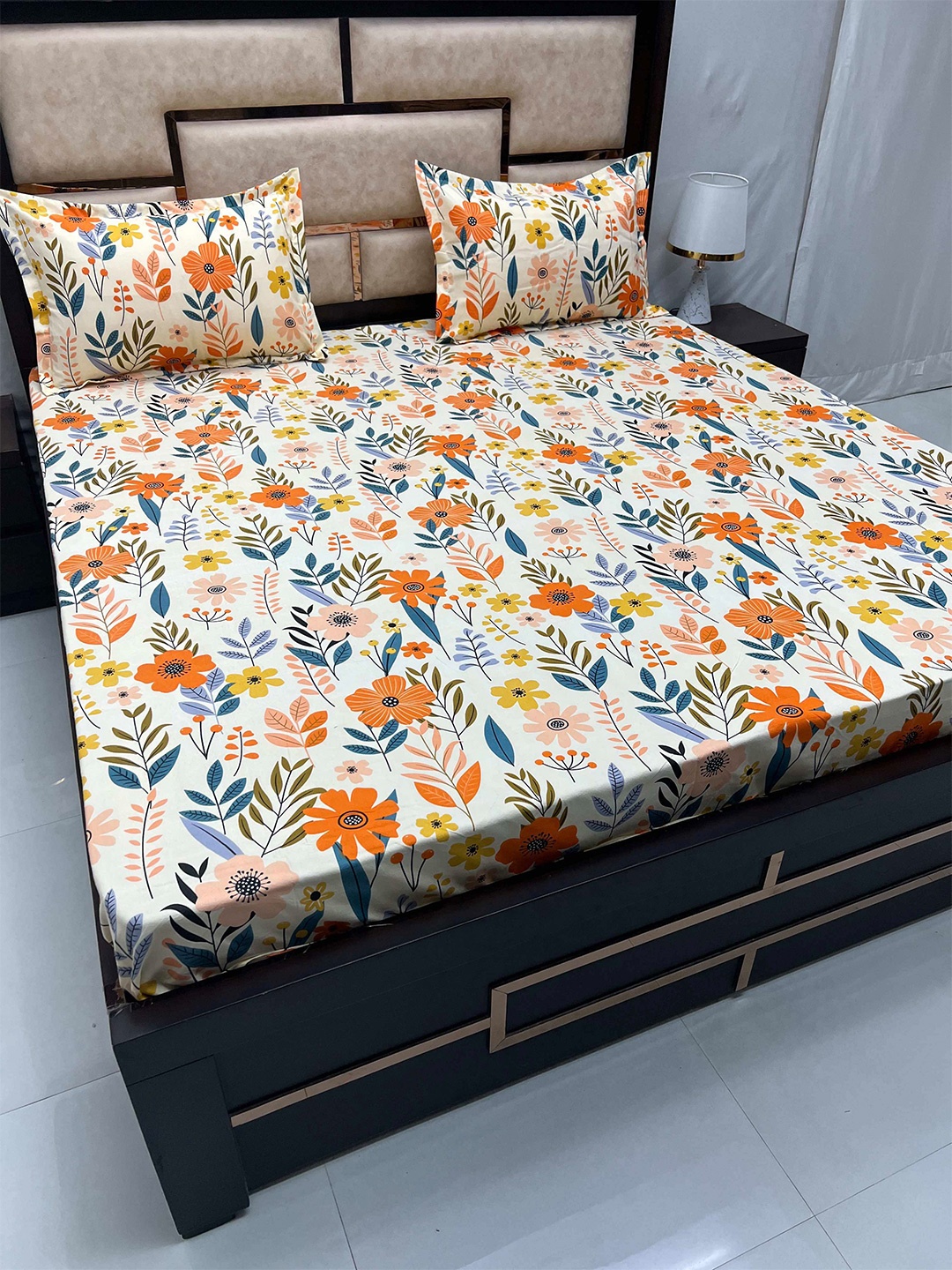 

Pure Decor Amulya White & Green Floral 230 TC Queen Bedsheet with 2 Pillow Covers